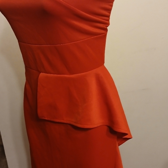 Elegant Red Strapless Dress - Picture 3 of 8